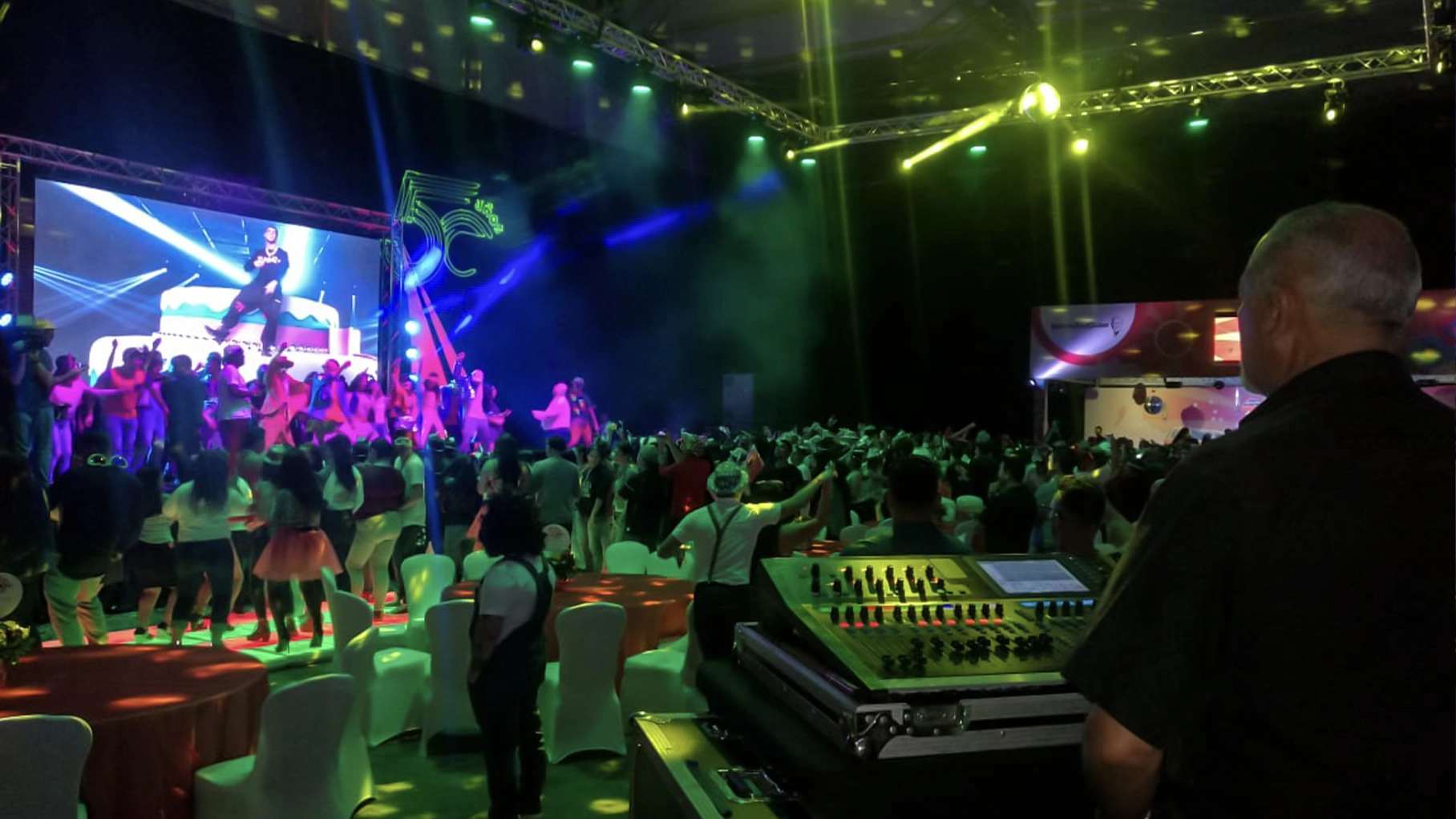 Iluminación profesional para eventos - JM Eventos Costa Rica